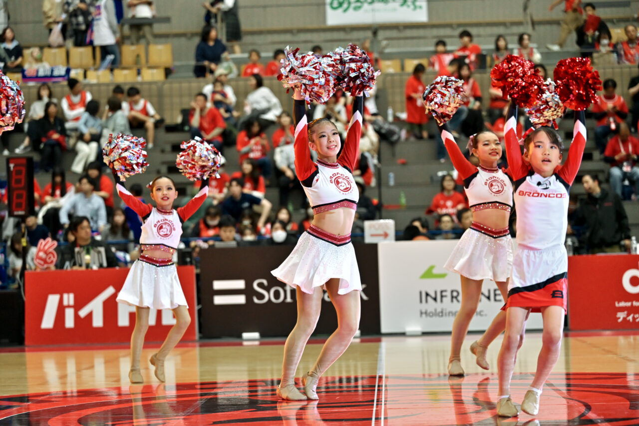 broncos_cheer_school